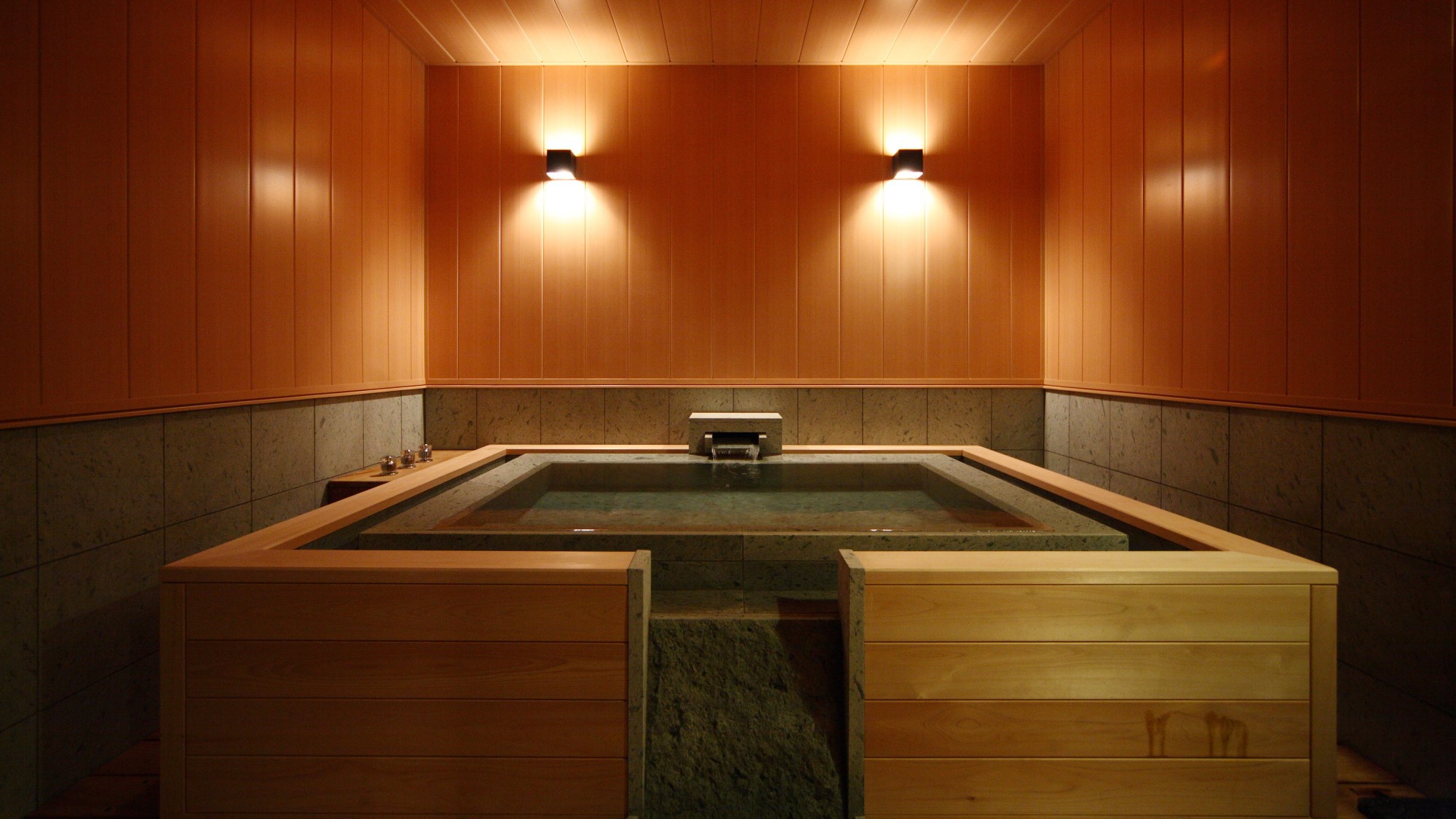 スパ・スイートルーム「菊万葉」フラットタイプの客室内家族風呂イメージ