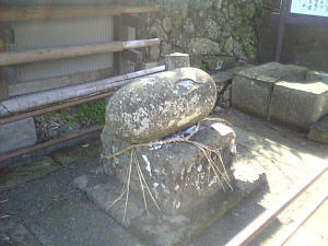 力石（ちからいし）