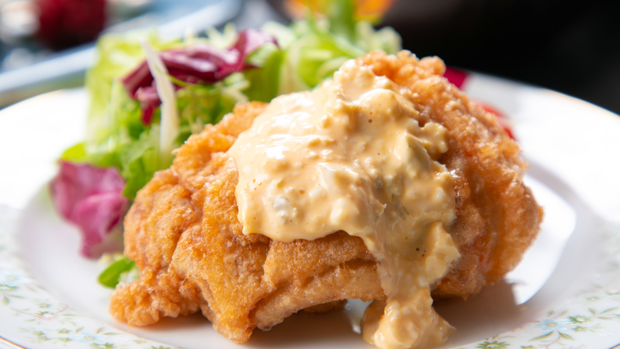 【ご夕食一例】地鶏を使った宮崎名物”;チキン南蛮”;は特製のタルタルソースでお召し上がりください。