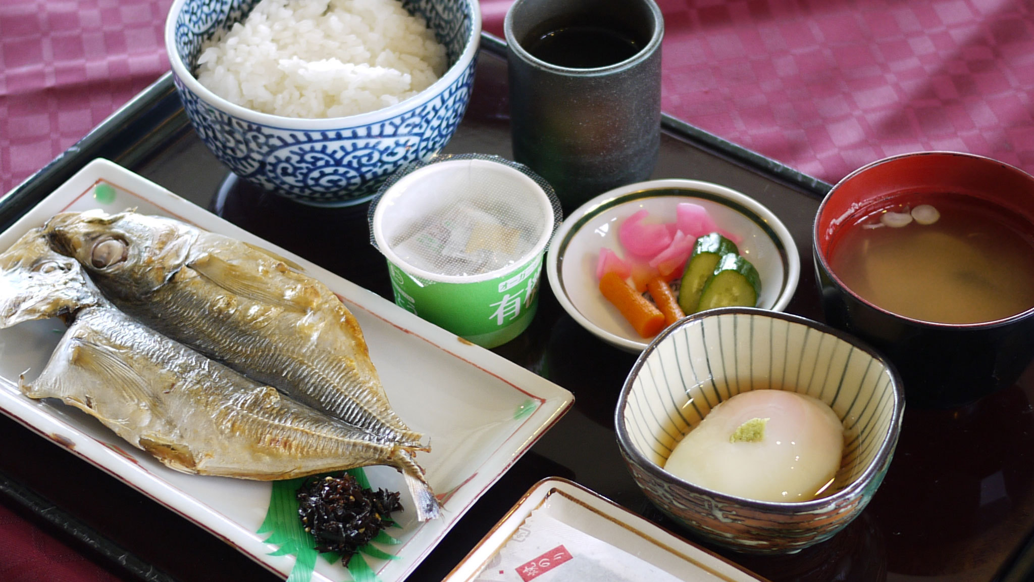 *朝食は洋食または和食から選べます（和食一例）
