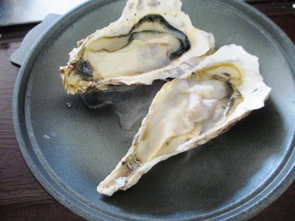 さらに今が旬！松島産牡蠣を酒蒸しで(*^^)vホクホクアツアツ旬の味覚をご賞味下さい。