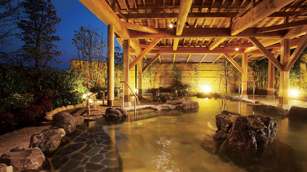*【甲賀温泉やっぽんぽんの湯】露天風呂でトロリとしたお湯をお楽しみください