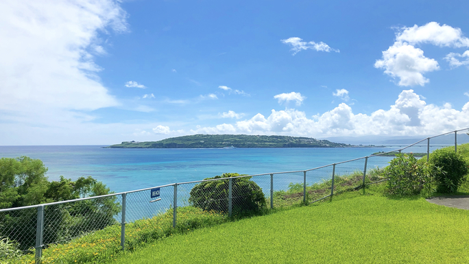 海ルーム（和室）からの古宇利島を望む眺め