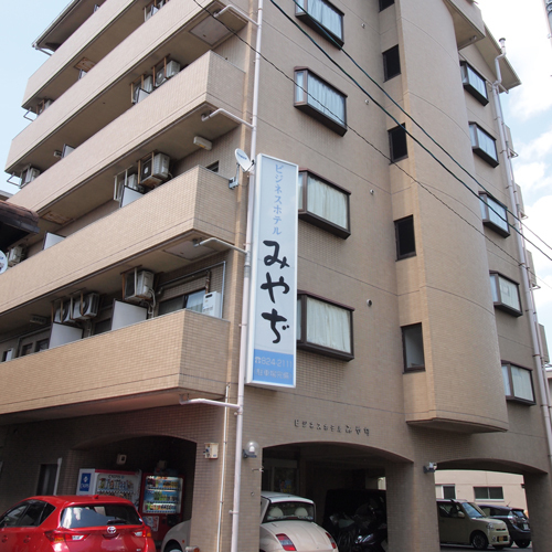 【本館外観】広島市の東玄関口である「海田」市内中心部へは車で約20分です