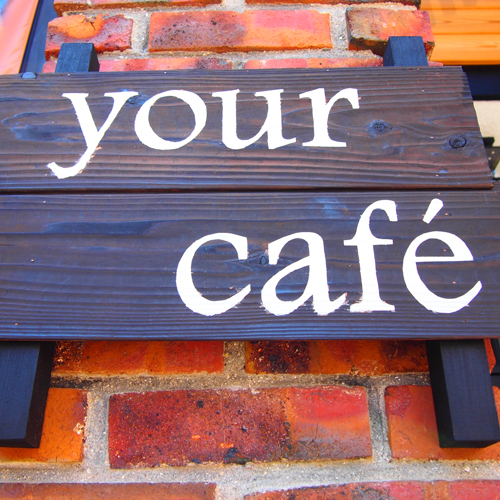ご朝食は隣のカフェ「your cafe」にてご提供いたします。