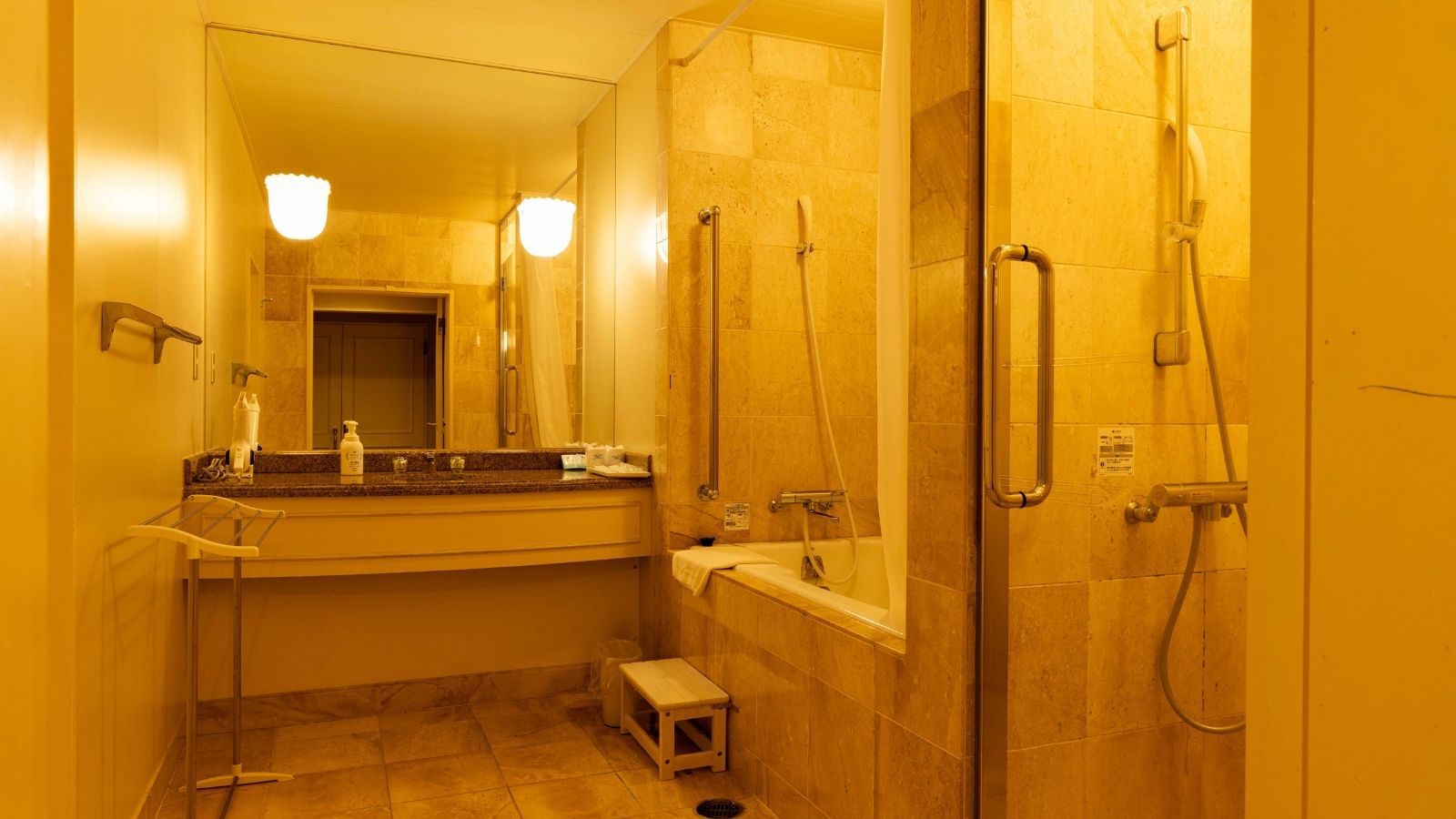 デラックス・ホテル