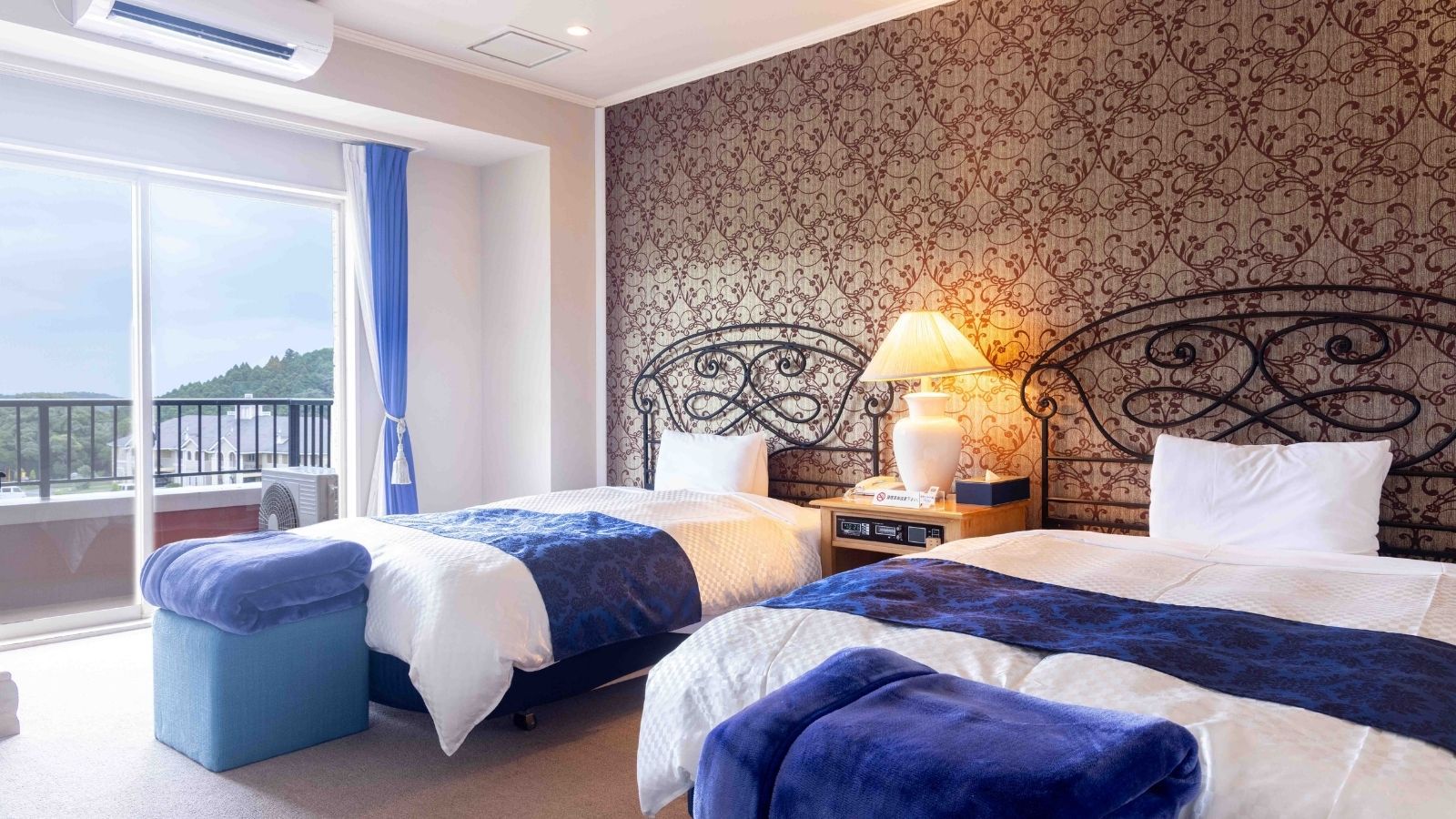 デラックス・ホテル