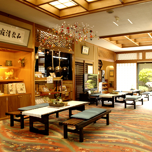 Izunagaoka Onsen Ikonaso Ikonaso is conveniently located in the popular Izunokuni area. The property has everything you need for a comfortable stay. To be found at the property are free Wi-Fi in all rooms, facilities for disa