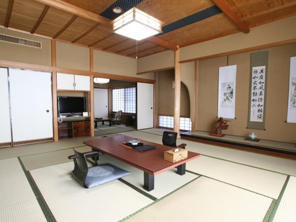 Izunagaoka Onsen Ikonaso Ikonaso is conveniently located in the popular Izunokuni area. The property has everything you need for a comfortable stay. To be found at the property are free Wi-Fi in all rooms, facilities for disa
