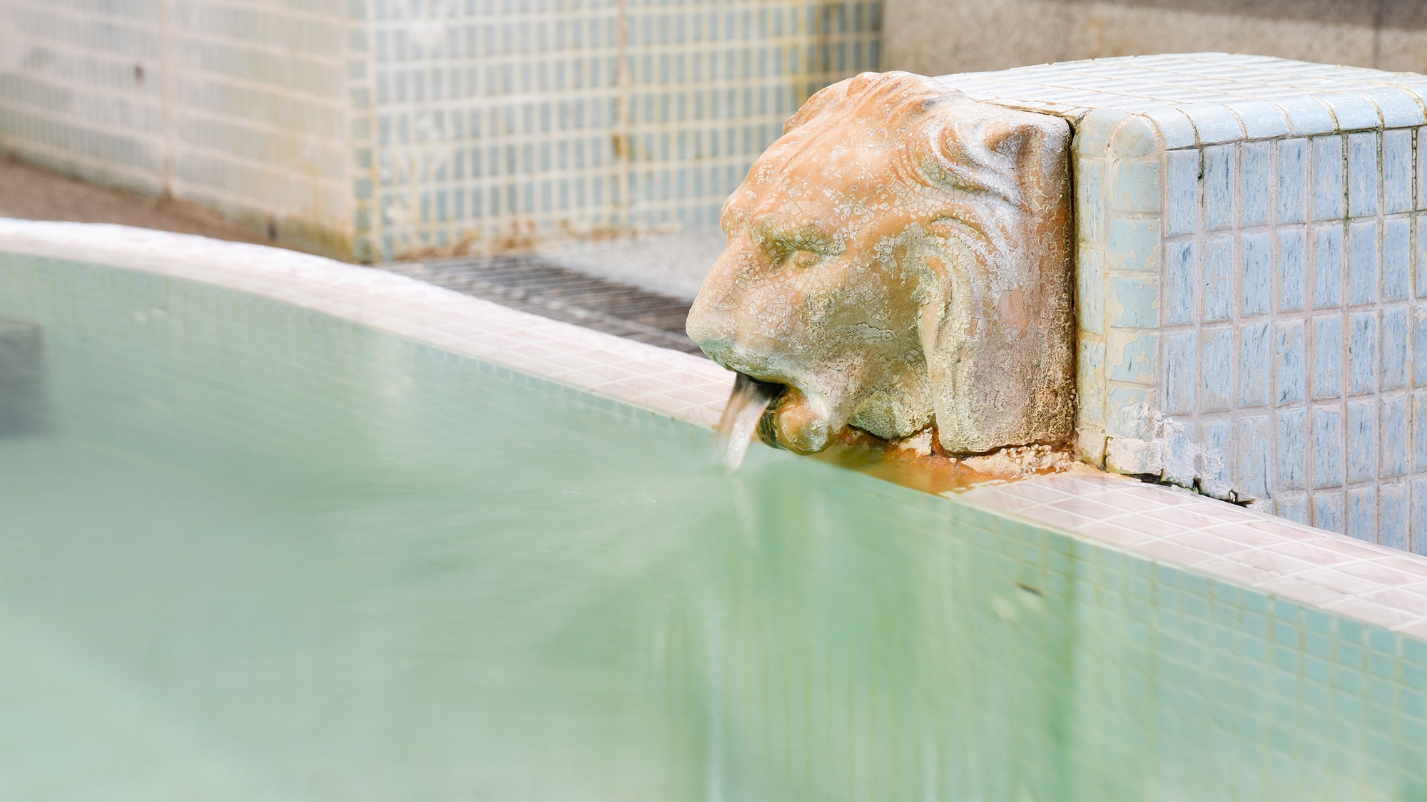 *【大浴場：あつ湯】ヌメリのある柔らかいお湯は美肌効果も抜群！