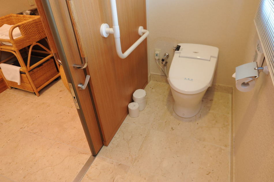 【デラックスツインルーム5Ｆ】トイレにも段差はございません。