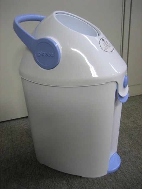 【貸出品】おむつバケツ片手でポイ！匂いが漏れる心配もありません。