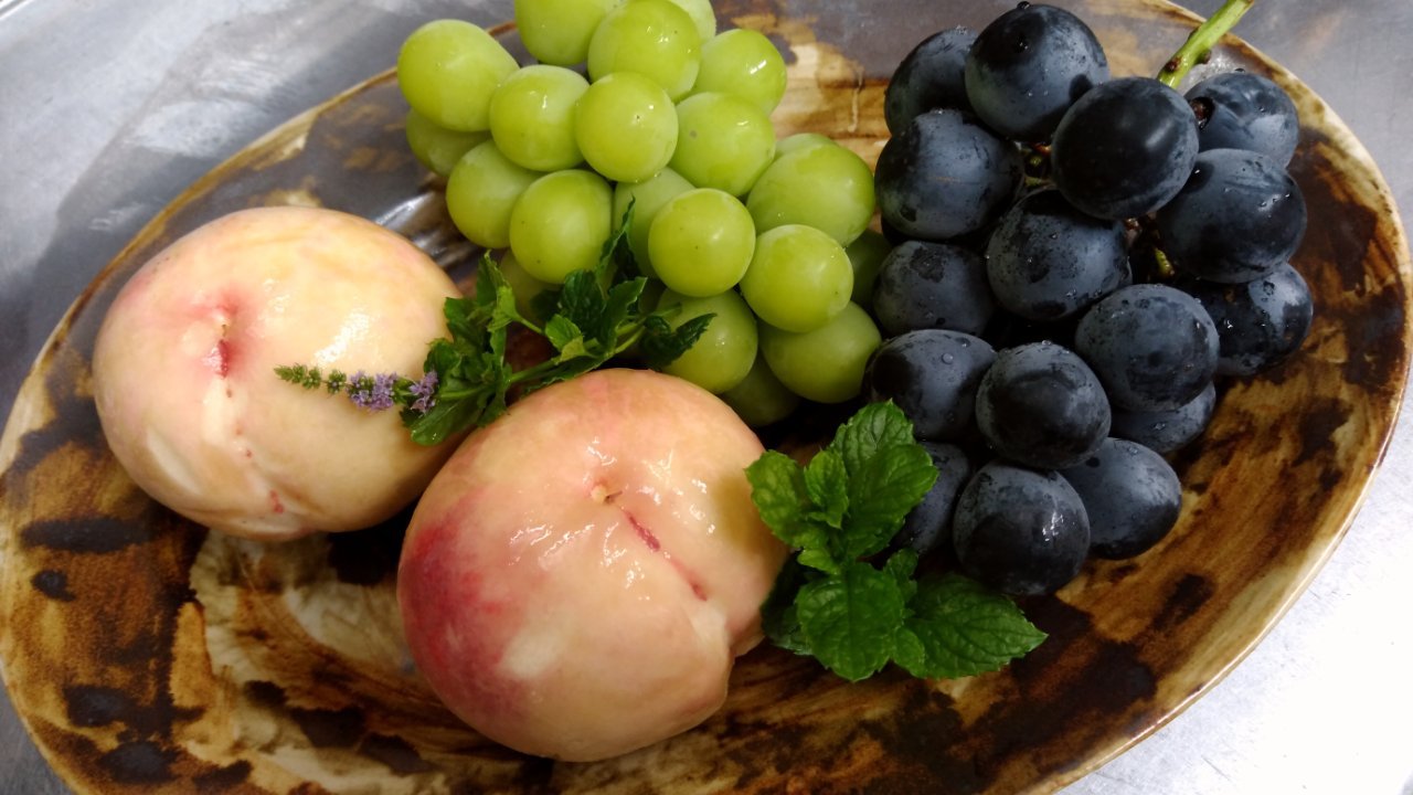 信州産季節のフルーツ