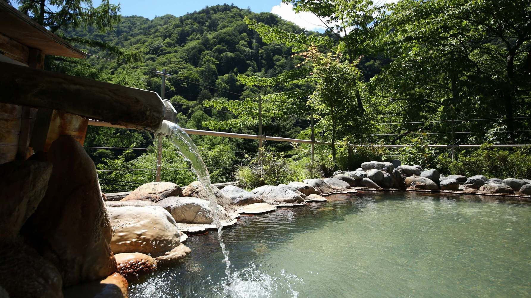 夏の露天風呂（女性用）