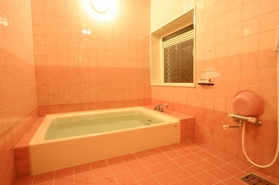 館内風呂は貸切利用、空いていれば、いつでも入浴可。
