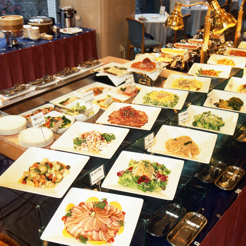 カフェレストラン「コージー」夜のバイキング