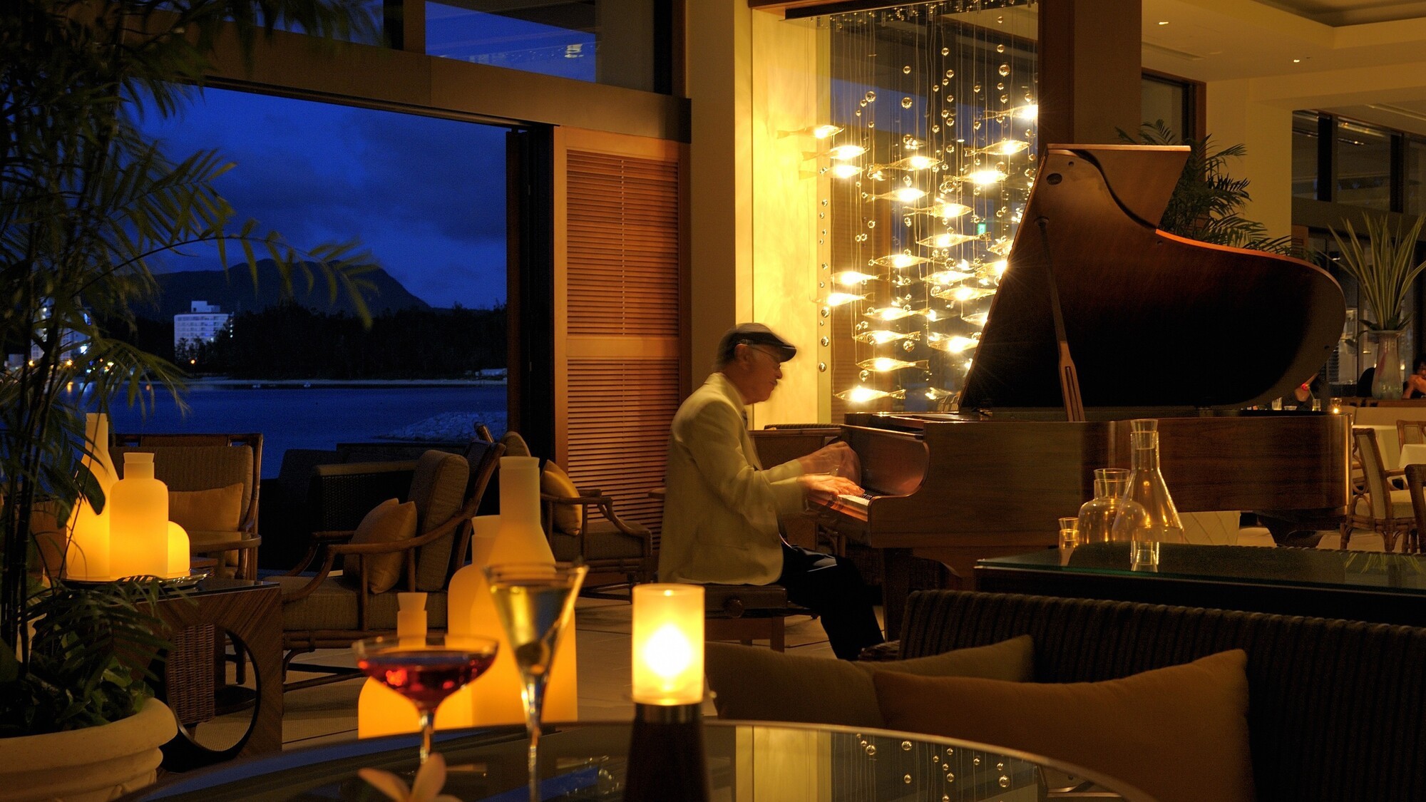 ライブラリーラウンジ&バー