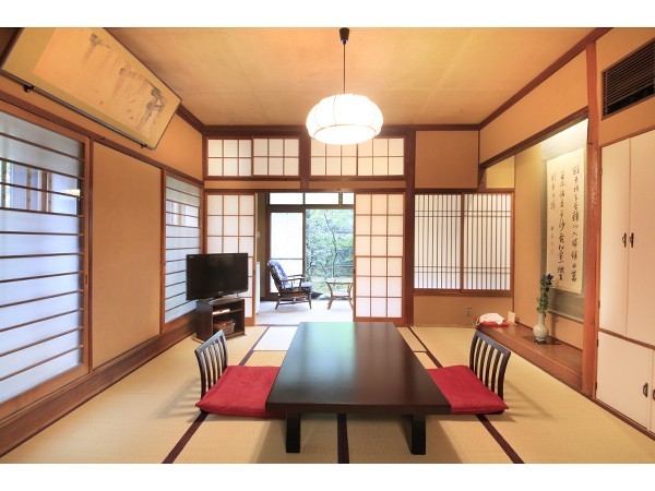 明治棟/12号室本間