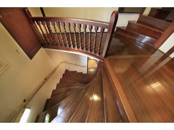 明治棟/25号室螺旋階段