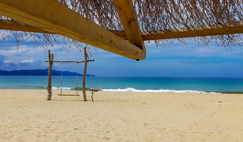 夕日ヶ浦海岸夕日ヶ浦ブランコ「ゆらり」