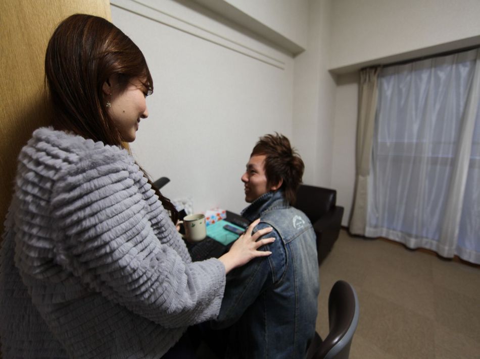 洋室8帖32型テレビ・ＤＶＤプレイヤー・ベット・ソファー・掃除機等設備充実