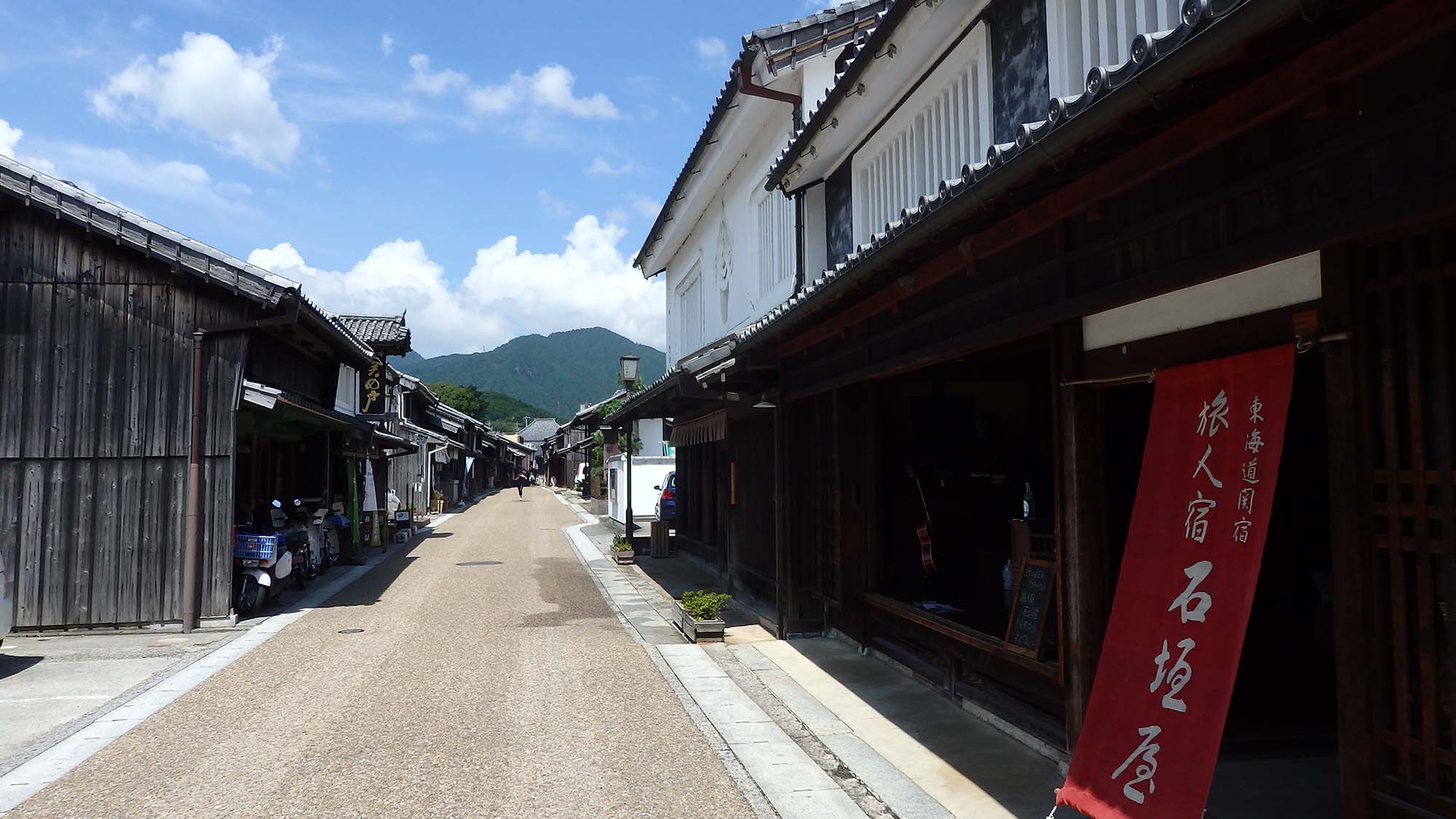 ・江戸から明治にかけての歴史的建物が軒を連ねています