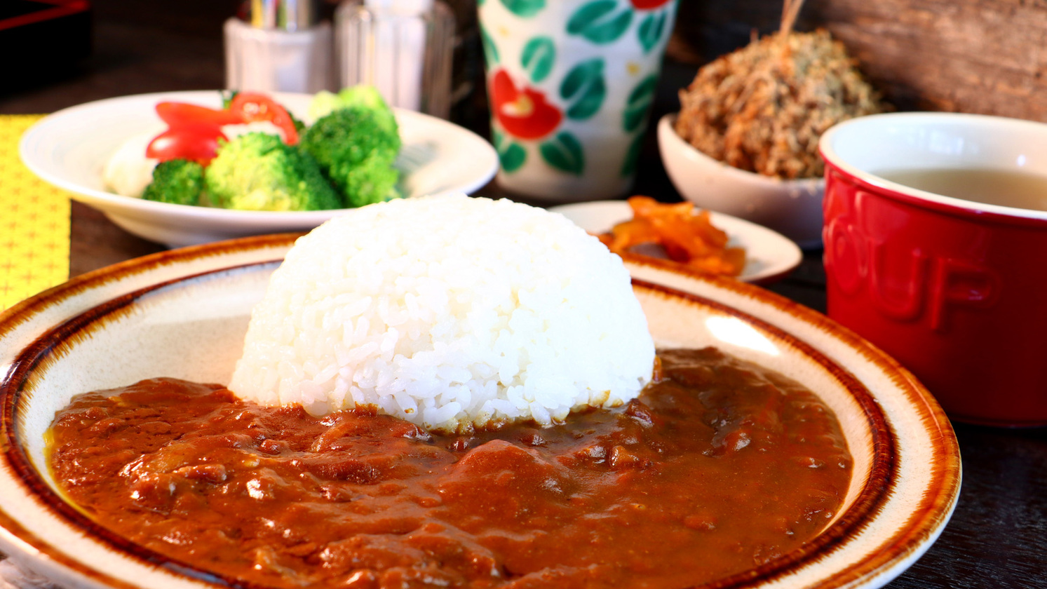 #夕食一例女将手作りの日替わり定食じっくり煮込んだカレーはおふくろの味