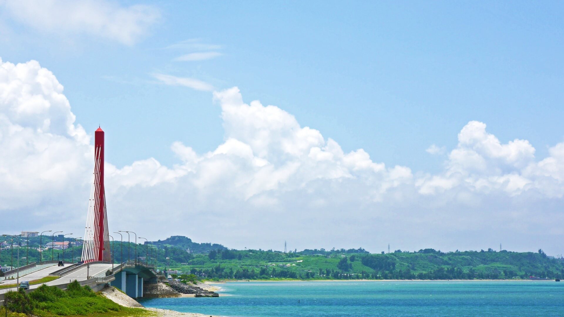 【沖縄の海を楽しめる】海中道路（車で約35分）