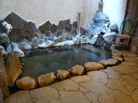 源泉掛流しの大浴場
