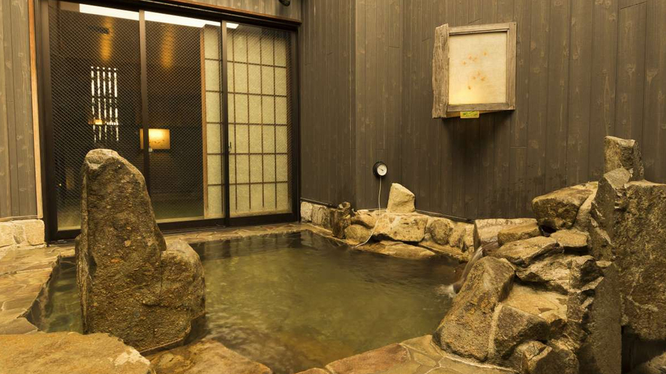 大浴場女性露天風呂（湯温41℃〜42℃）