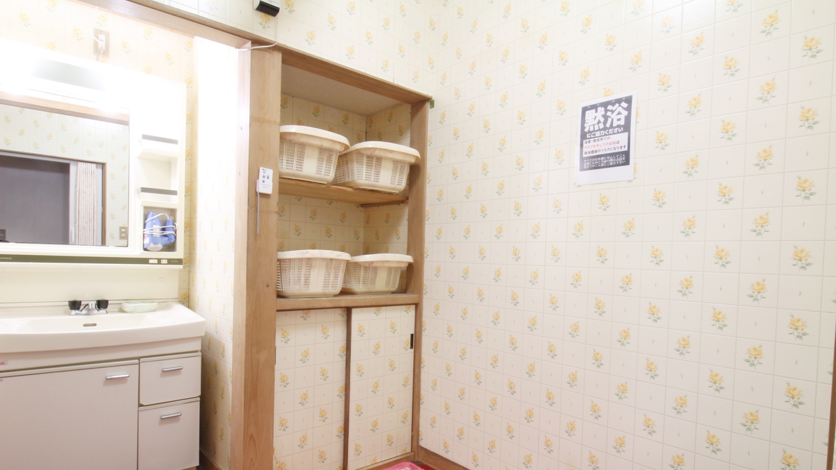 *館内一例（更衣室）