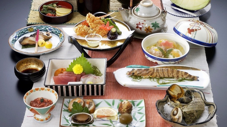 *宴会料理一例／少人数から承りますので、お気軽にご相談ください。