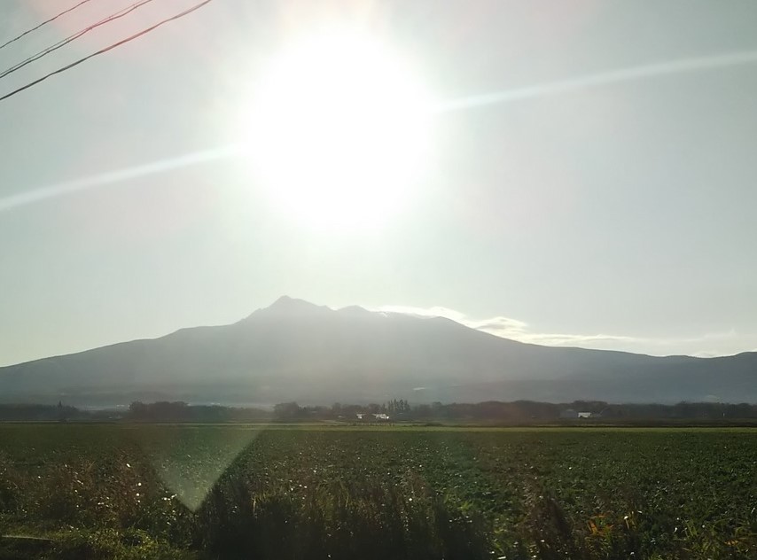 斜里岳と太陽
