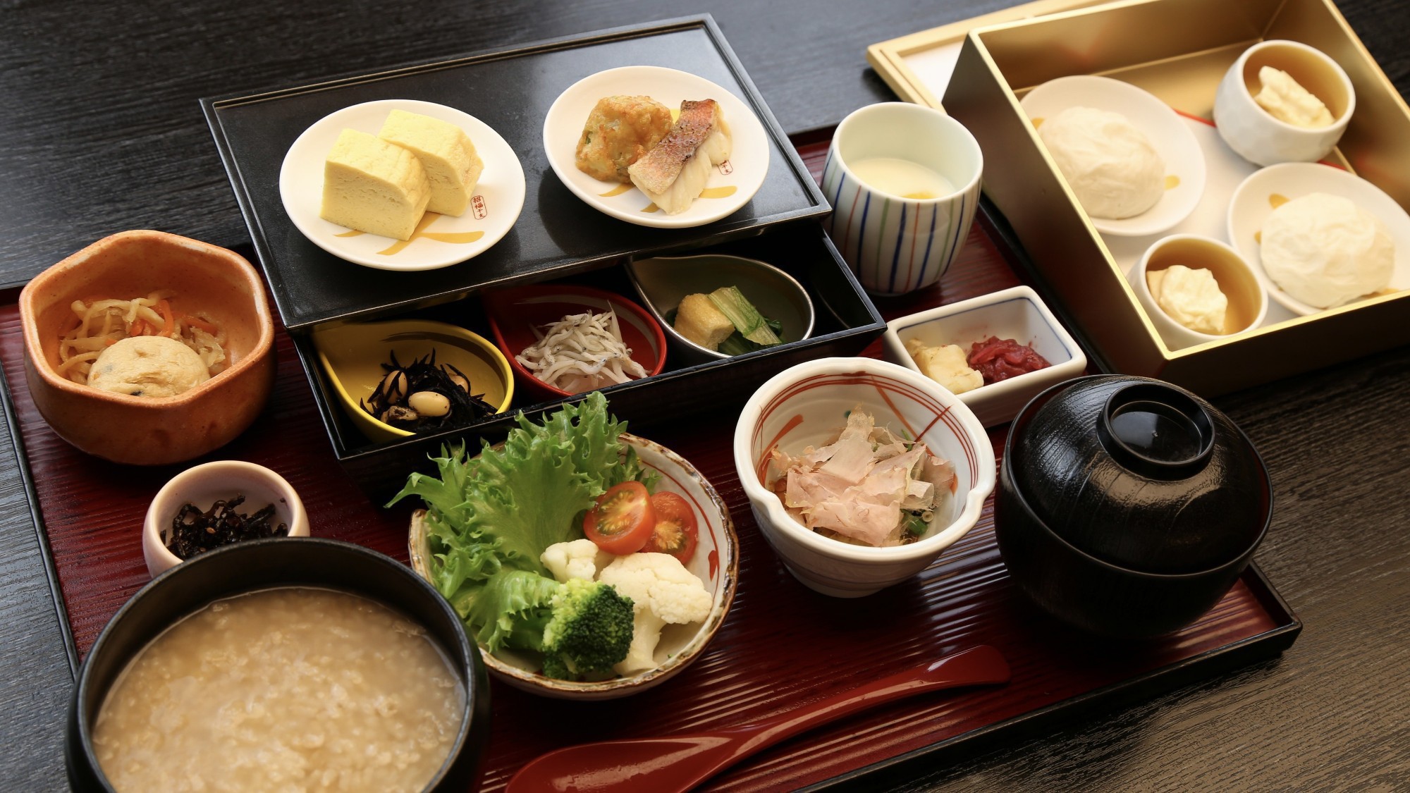 京のおばんざいと季節の胡麻豆腐のはんなり茶粥膳