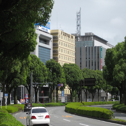 中央公園東を曲がったらくれたけイン富士山のある通りに出ます。