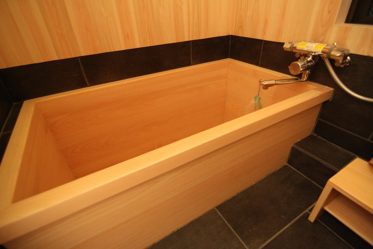 檜の浴室