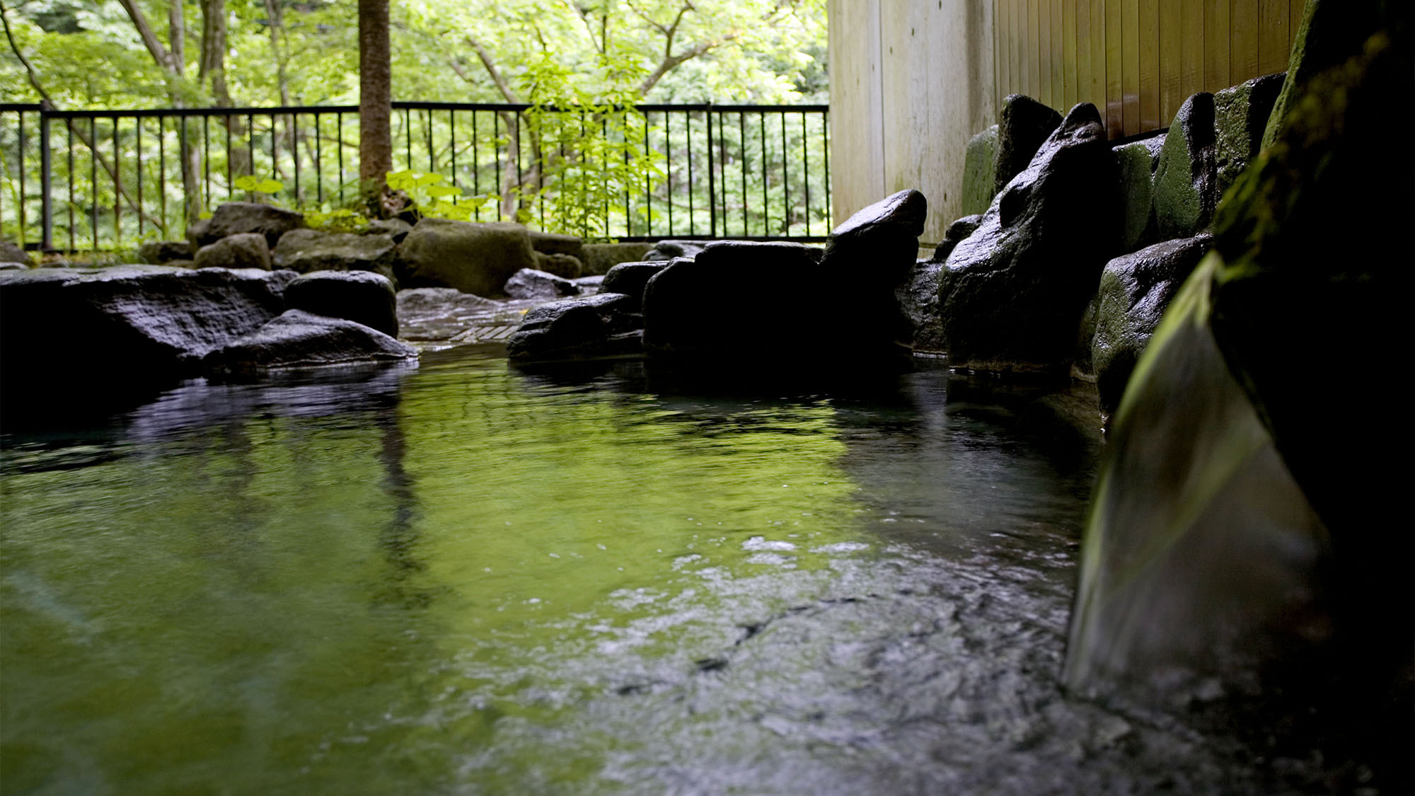 【風木立の川辺紫明館】露天風呂