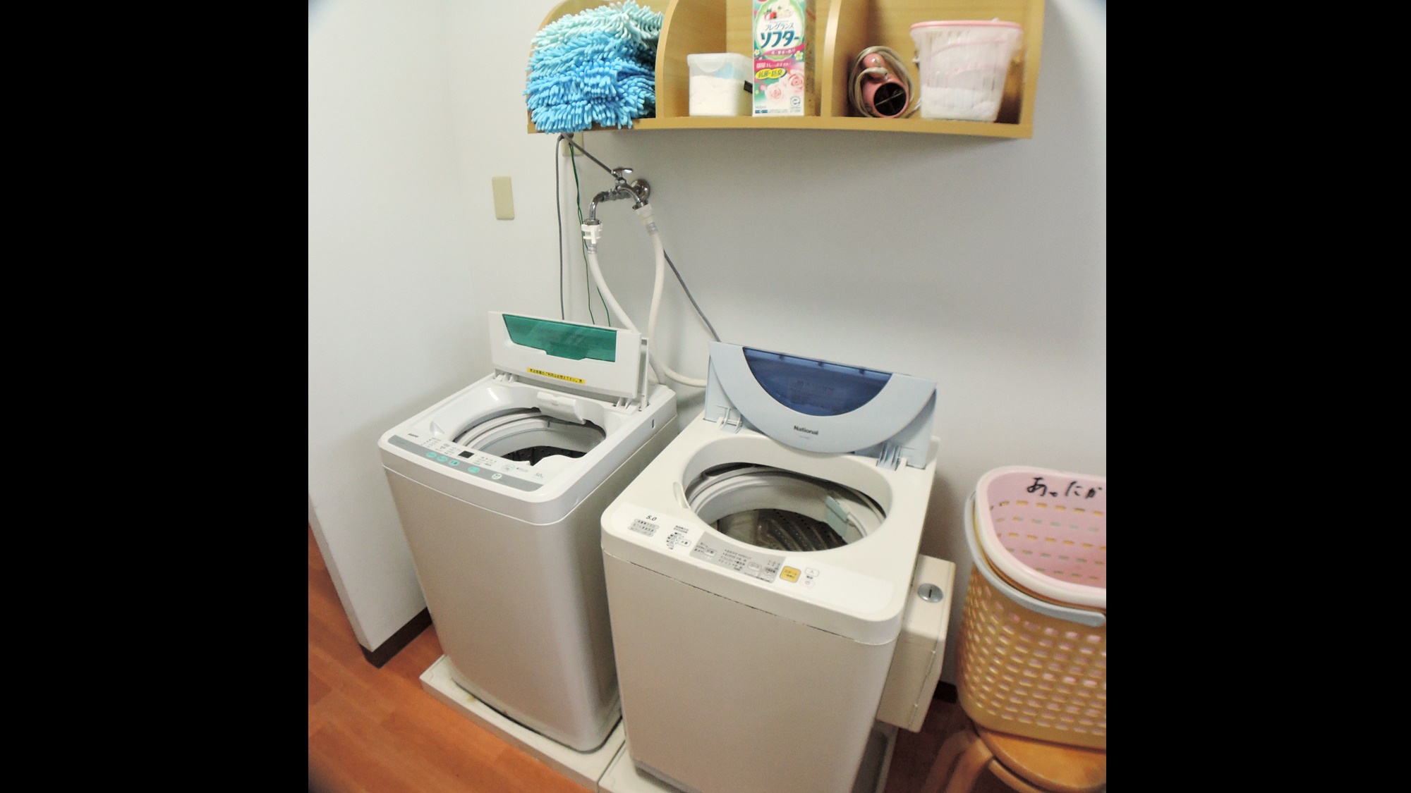 *ランドリー／男女別の洗濯機が３台ずつ。1回100円・洗濯石鹸はご自由に。