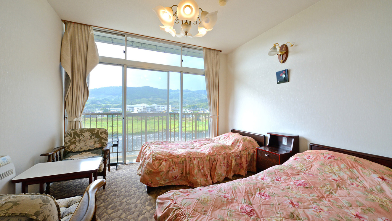 *【和洋室】家族でのびのびと過ごせるお部屋です。