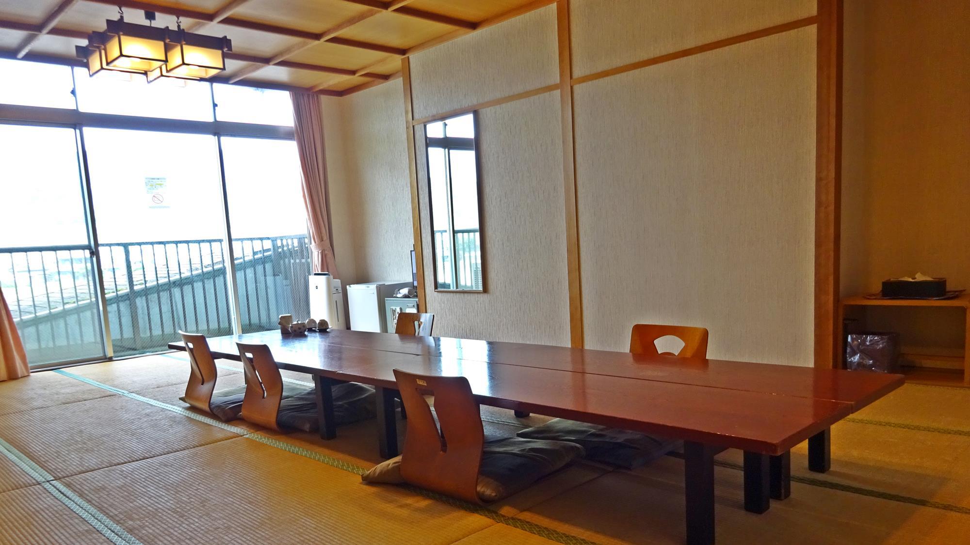 【ペット専用和室20畳】ペットも走り回れるほど広いです。