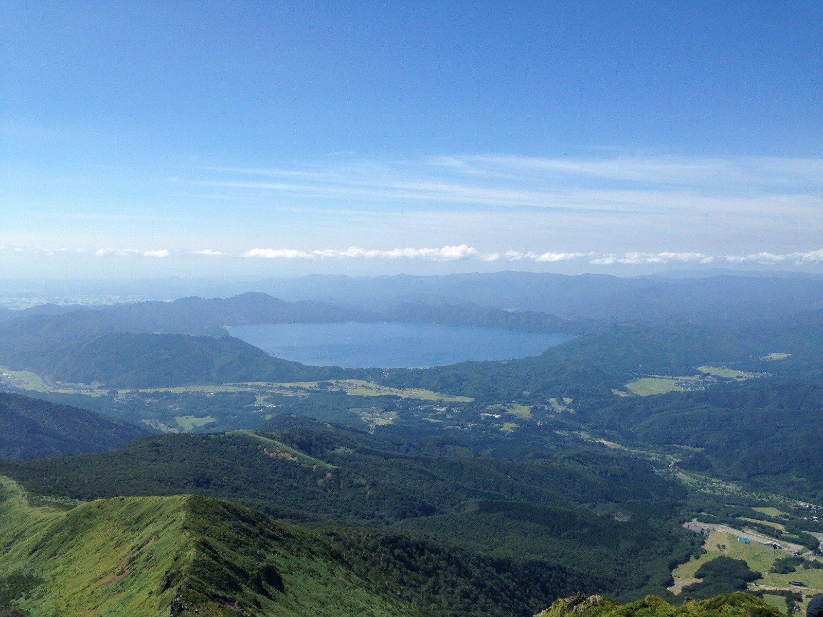 秋田駒ヶ岳（男岳山頂）より田沢湖を望む