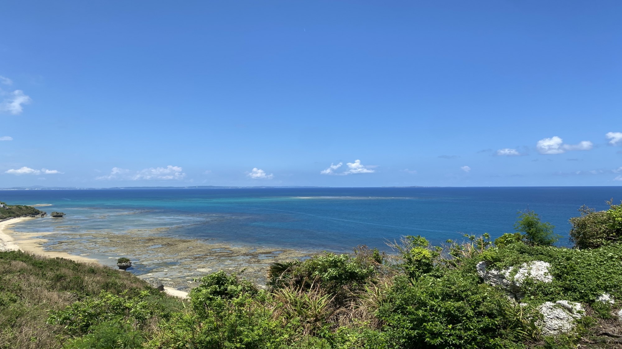 知念岬公園コバルトブル−の海