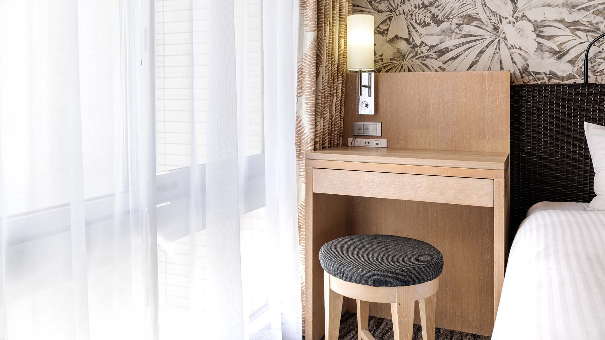 エコノミーダブルルーム13.6㎡（ベッド幅180㎝×;1台）