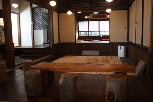 Event space (40 tatami)イベントスペース（４０畳）囲炉裏はうすなら座