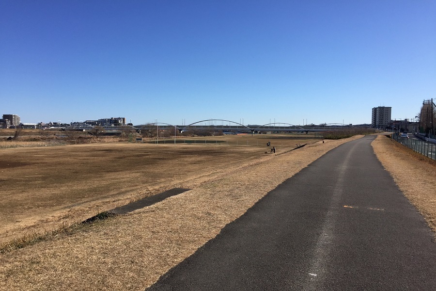 近隣「多摩川河川敷」