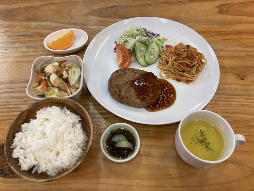 ・＜夕食＞【2食付】お夕食は和洋折衷・沖縄料理を堪能！