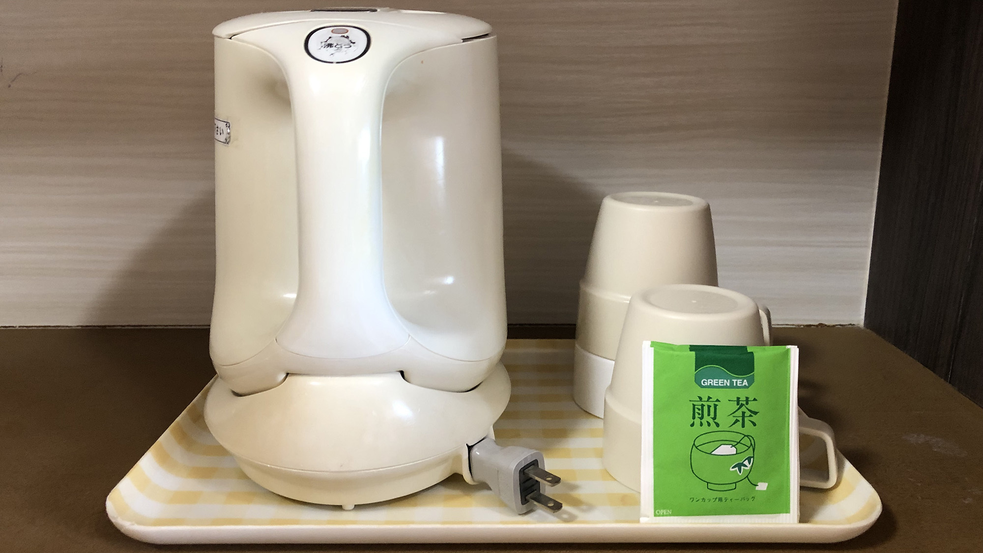 ・＜ファミリールーム＞電気ケトルを完備。いつでも温かいお茶をお楽しみいただけます