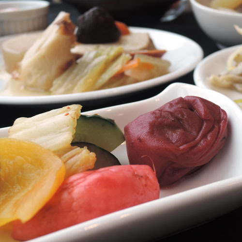 *【朝食バイキング一例】ご飯に合う、お漬物もご用意しております。