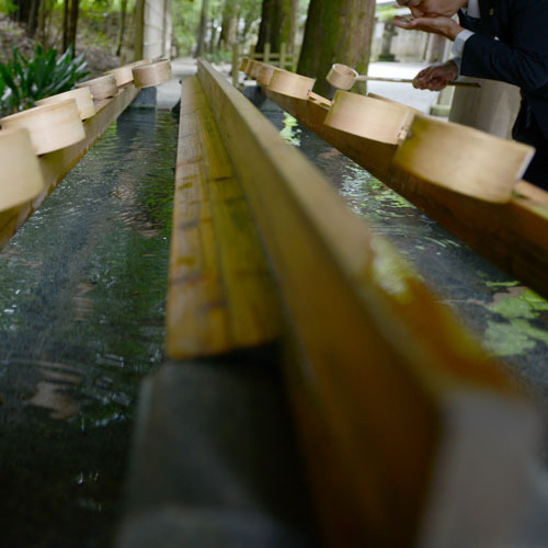 ＜天岩戸神社＞古事記・日本書紀に記される天岩戸神話を伝える神社。神秘的な空気感が漂います。