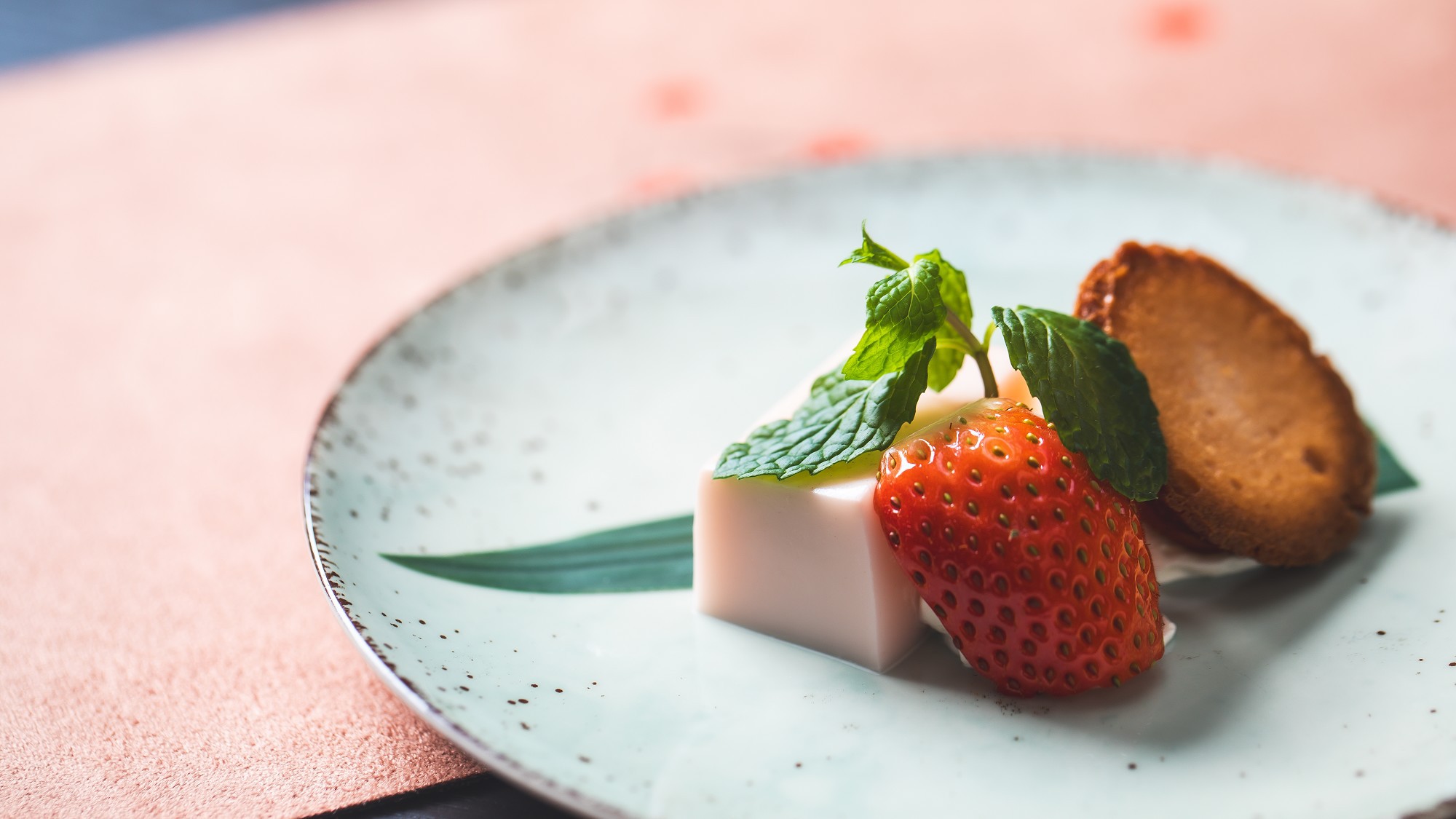 【美湖膳】2025春献立《水菓子》春彩甘味 桜水羊羹と苺マドレーヌ